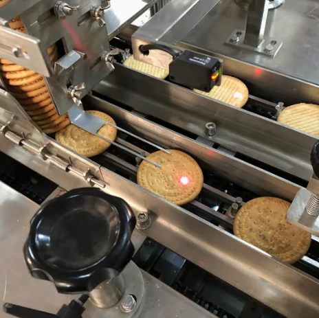 Skywin Automatic Sandwiching Machine on Edge Packing Machine 