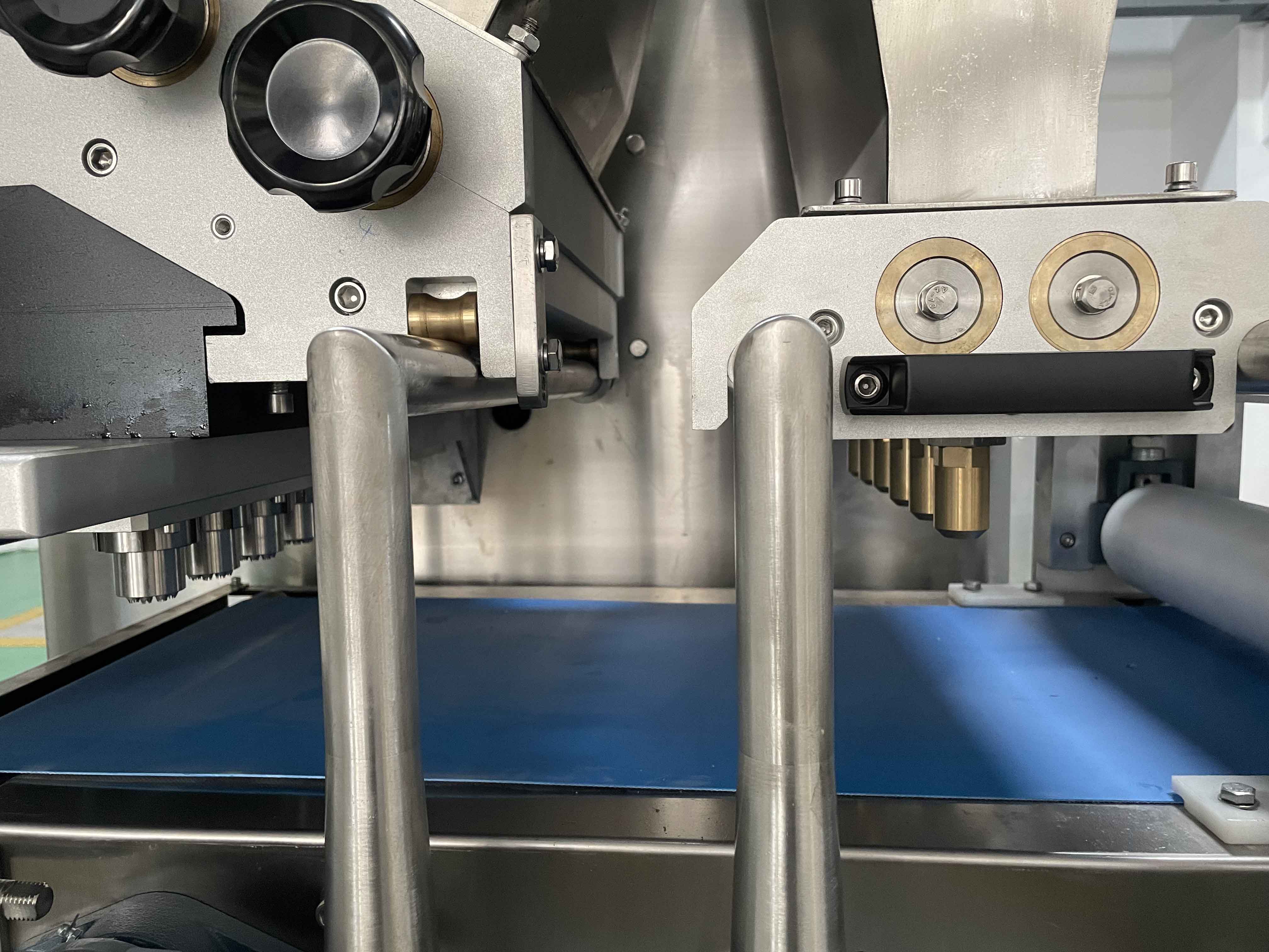 Skywin Semi Auto Tray Type Three Color Cookie Making Machine with Jam Deposite Function