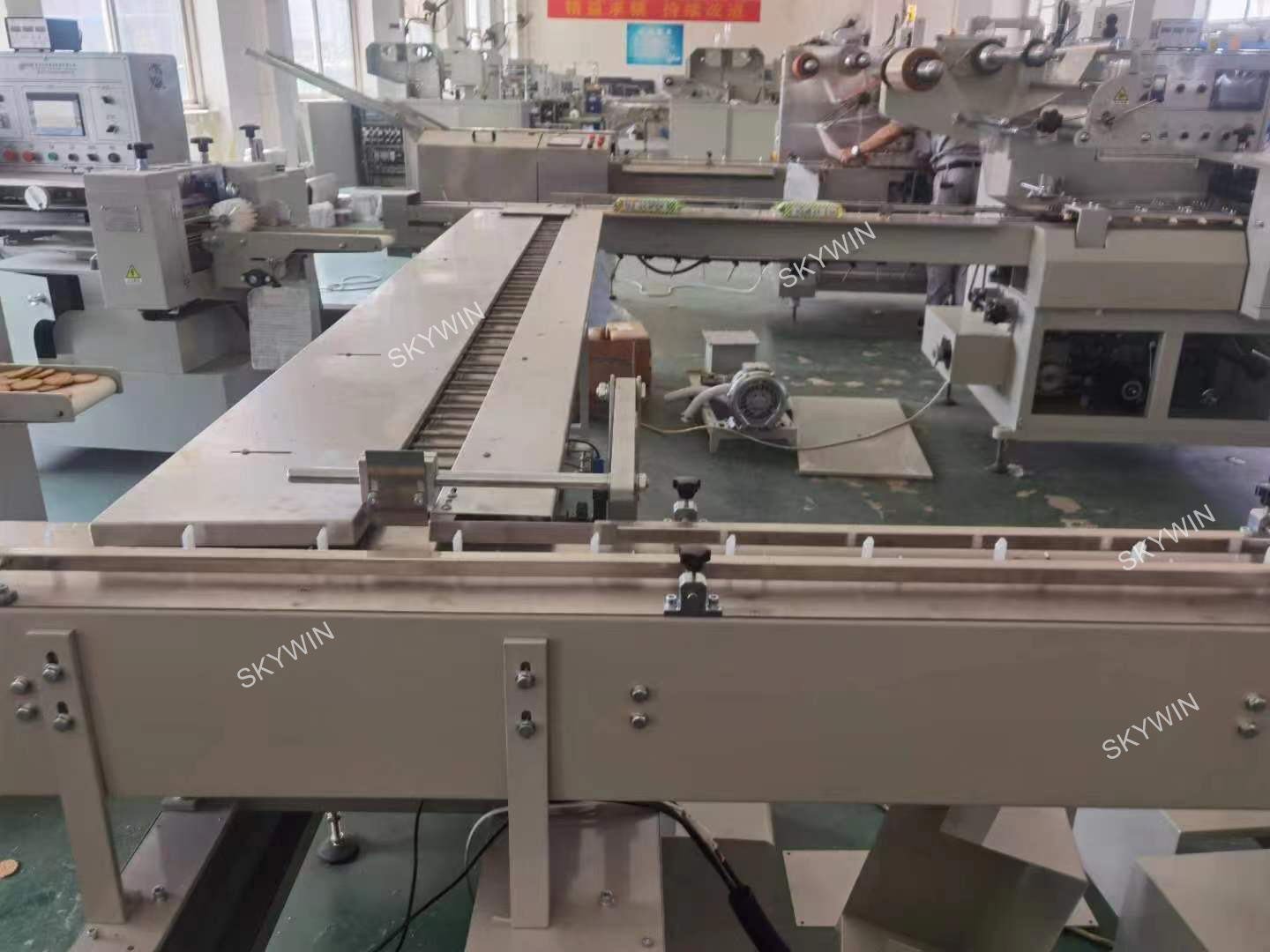 Skywin 3+2 Two Lane Biscuit Sandwiching Machine with on Edge Packaging Machine