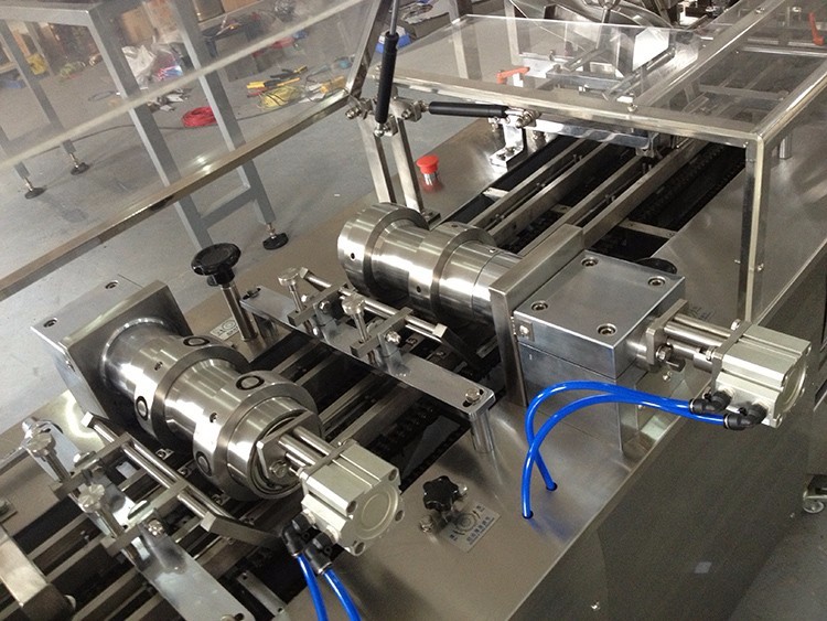 Skywin Two Lane One Color Biscuit Sandwiching Machine with Flow Packing Machine